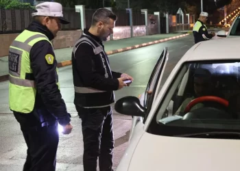 Ülke genelindeki trafik denetimlerinde 335 sürücü rapor edildi