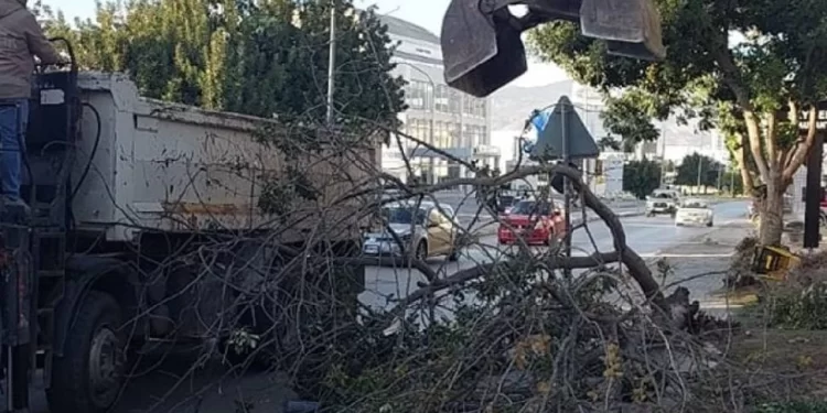 Lefkoşa’da olumsuz hava koşullarına karşı acil müdahale devam ediyor