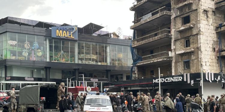 Katil İsrail Beyrut’un Dahiye bölgesinde bir apartmanı vurdu: 1 ölü, 15 yaralı