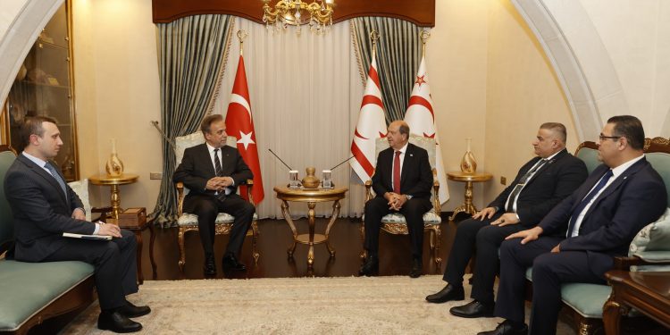 Cumhurbaşkanı Tatar, TÜRKPA Genel Sekreteri Süreyya Er’i kabul etti