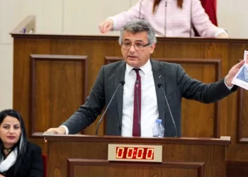Duyan da gitseler memleket savaşın eşiğine gelecek zanneder!