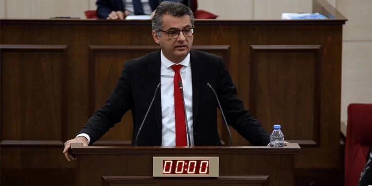 Erhürman: Cumhurbaşkanı, sürekli ayrıştırıcı görevleri benimsiyor