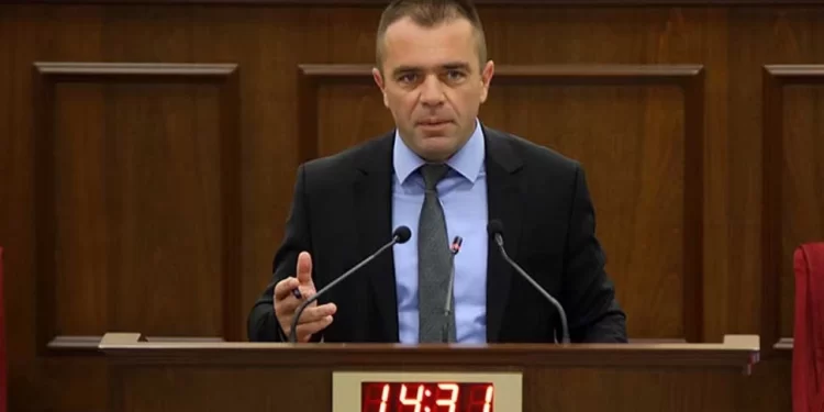 Salahi Şahiner: Taşyapı şirketi resmen ülkeye çöktü