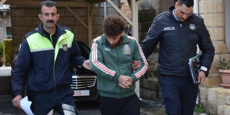 Askeri yasak bölgeyi ihlal etti, Girne Limanı’nda yakalandı!