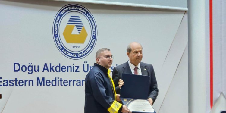 DAÜ’nün başarılı akademisyenlerine düzenlenen törenle ödülleri verildi