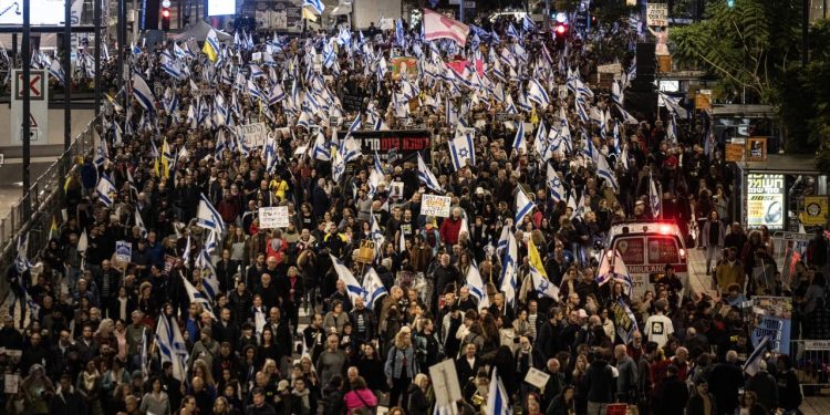 İsrailliler Gazze’de esir takası anlaşması ve hükümetin istifası talebiyle gösteriler düzenledi