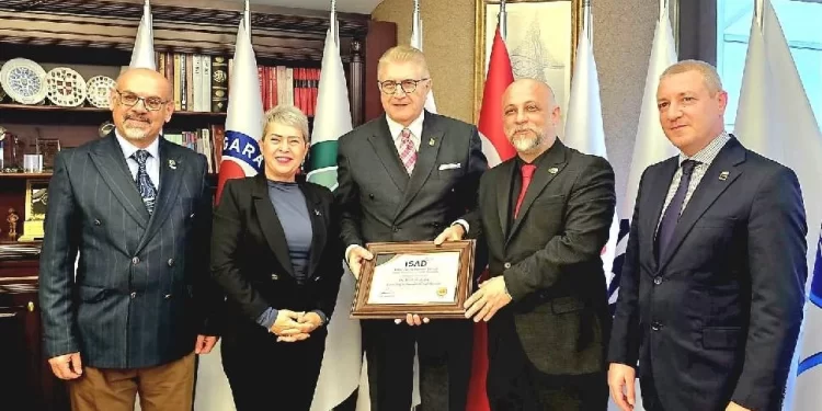 İŞAD heyeti, İstanbul Aydın Üniversitesi Mütevelli Heyeti Başkanı Prof. Dr. Mustafa Aydın’ı ziyaret etti