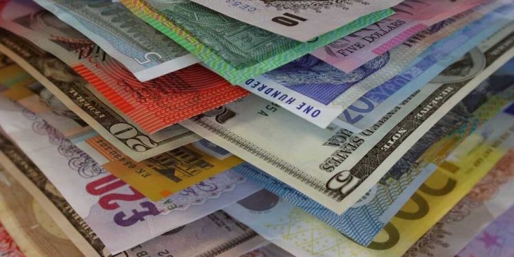 Euro ve Sterlin çıkışını sürdürüyor
