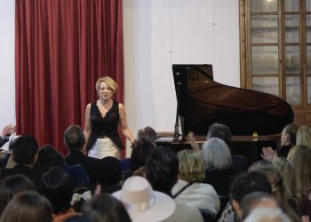 Piyanist Rüya Taner, Naci Talat Vakfı’nda resital verdi