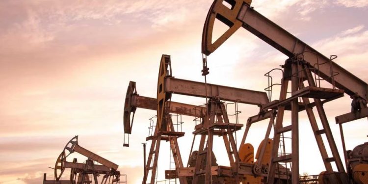 Petrol yılın en düşük seviyesine yakın seyrediyor