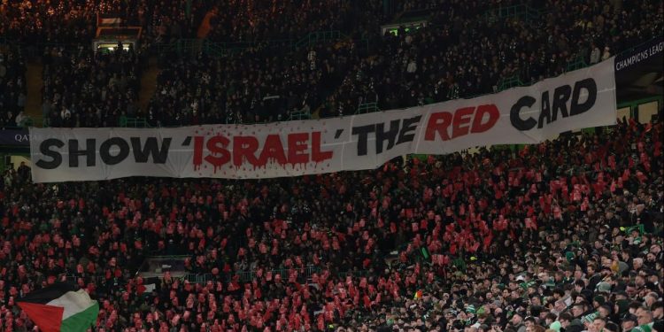 Celtic taraftarlarından İsrail’e ‘kırmızı kart’
