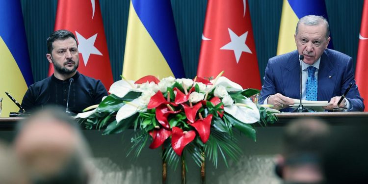 Ukrayna Devlet Başkanı Zelenskiy: Barış masasında Türkiye de olmalı