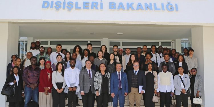 Dışişleri Bakanı Ertuğruloğlu, GAÜ öğrencilerini kabul etti