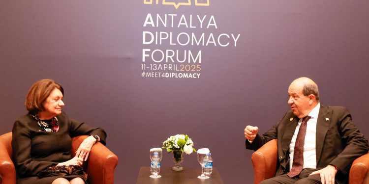 Cumhurbaşkanı Tatar, BM Genel Sekreteri’nin Siyasi İşlerden Sorumlu Yardımcısı DiCarlo ile bir araya geldi