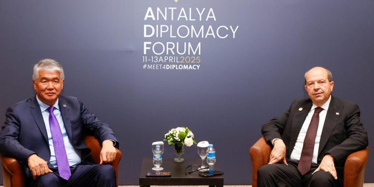 Cumhurbaşkanı Tatar, TÜRSOY Genel Sekreteri Sultan Raev ile görüştü