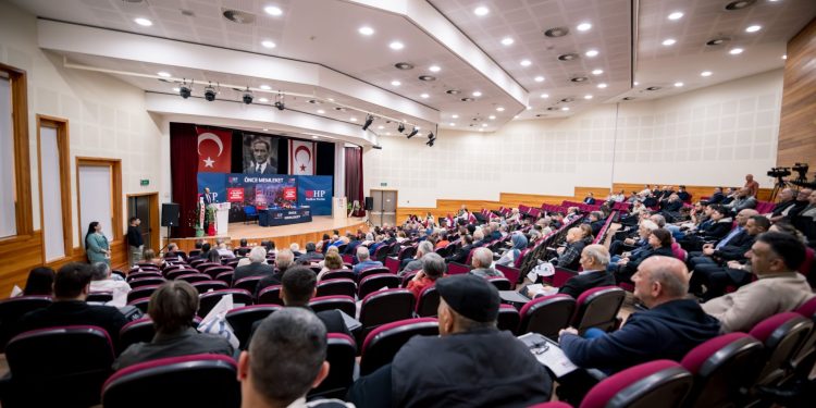 Halkın Partisi 4. Olağan Kongresi yapıldı… Başkan yeniden Özersay