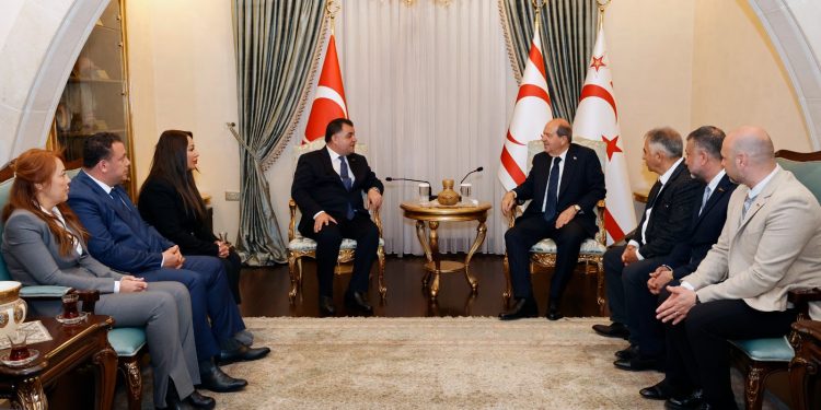 Cumhurbaşkanı Tatar, Türkiye Seyahat Acenteleri Birliği’ni kabul etti