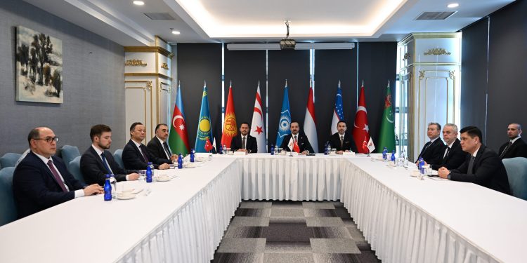 AK Parti Genel Başkan Yardımcısı Zorlu, Türk devletlerinin büyükelçileriyle bir araya geldi