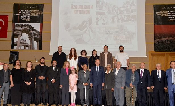 “Özgürlüğün Kıyısında” belgeselinin ilk gösterimi yapıldı. “Belgelerle Kıbrıs 1925-1984” sergisi açıldı