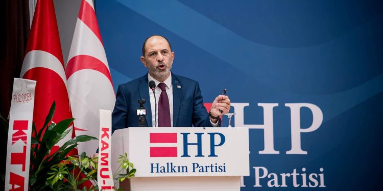 Özersay: Türkiye, federal çözüm savunuyor olsa, Türk devletleri böyle bir adım atmayacaklar mıydı?