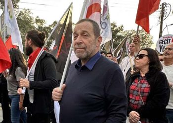 Denktaş: Aktif siyasete dönüyorum