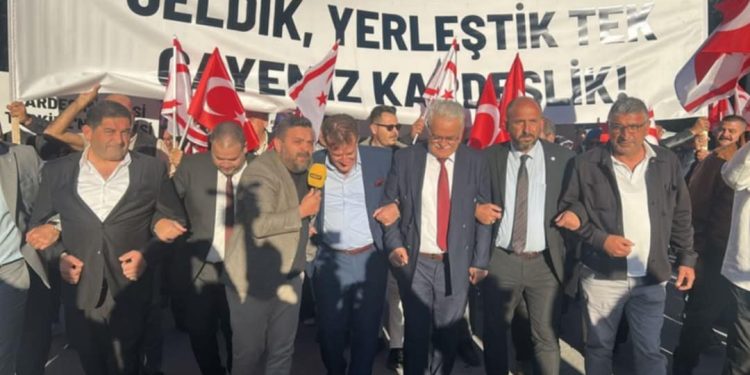 YDP Lefkoşa İlçe Teşkilatı Büyükelçilik önünde eylem yapıyor