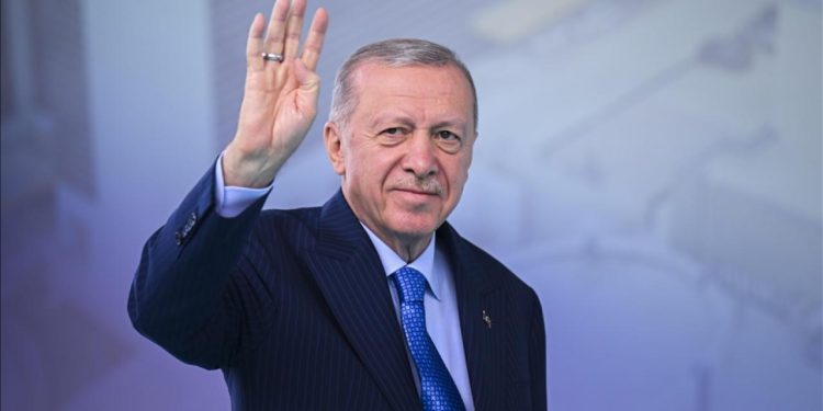 İsviçre’nin Die Weltwoche dergisinden “Büyük Erdoğan” makalesi