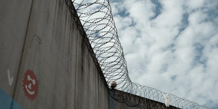 Fransa’da farklı hapishanelere saldırılar düzenlendi