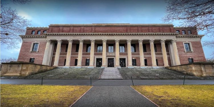 Trump, Filistin’e destek gösterilerinde öne çıkan üniversitelerden Harvard’ı hedef aldı