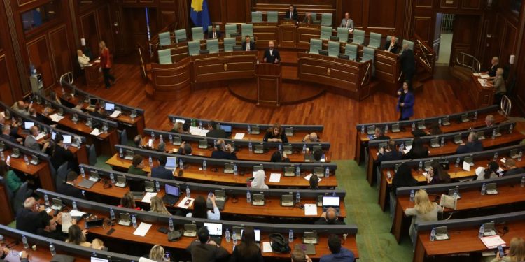 Kosova’da yeni milletvekillerinin yemin edeceği oturum iptal edildi