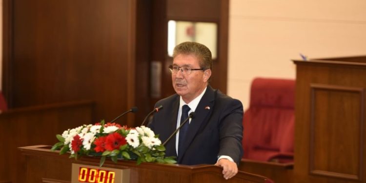 Üstel sosyal medya üzerinden Kıbrıs Türk halkına yapılan sözlü saldırılar için polise başvurduklarını açıkladı